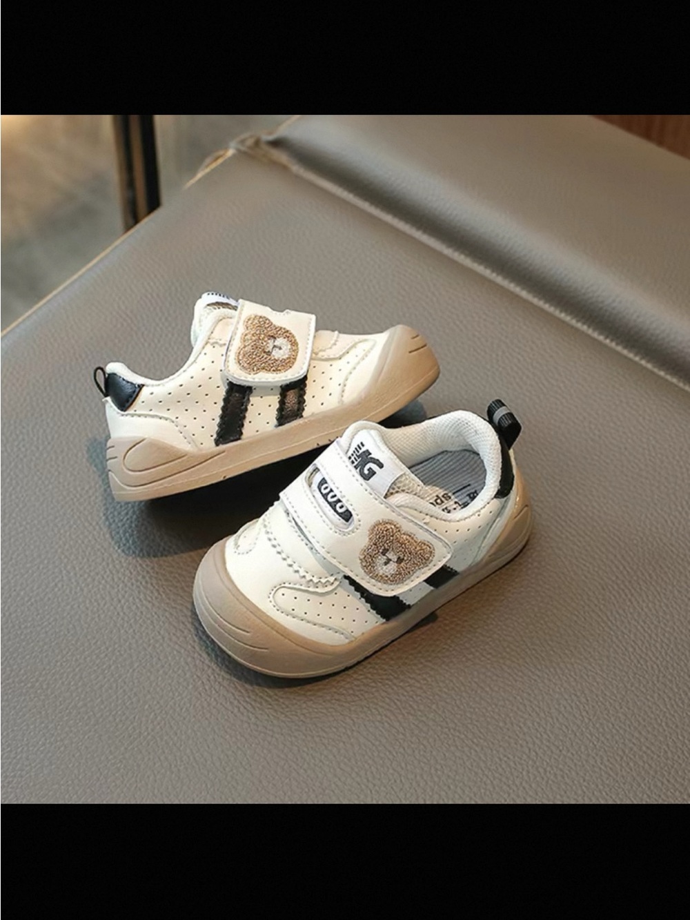NEW Kids White and Black Velcro Sneakers with Bear size 7T-8T insole 14,5 cm